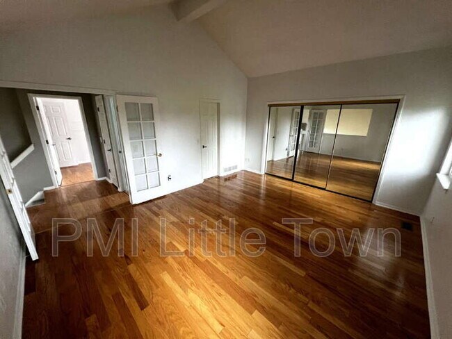 Building Photo - 10772 W Berry Ave