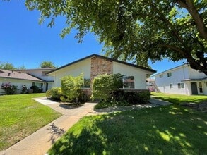 Building Photo - 2 Bedroom Condo Walking Distance to Downtown Elk Grove and Elk Grove Park