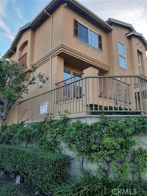 Primary Photo - 300 W Summerfield Cir