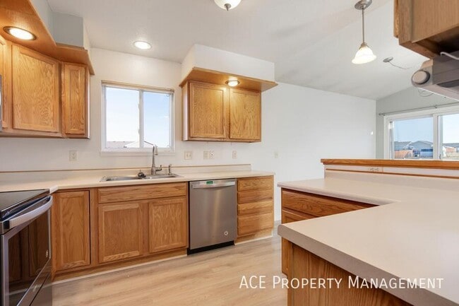 Building Photo - 240 Grandeur Ln