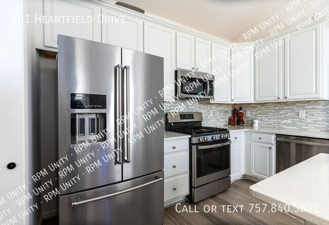 Building Photo - 401 Heartfield Dr