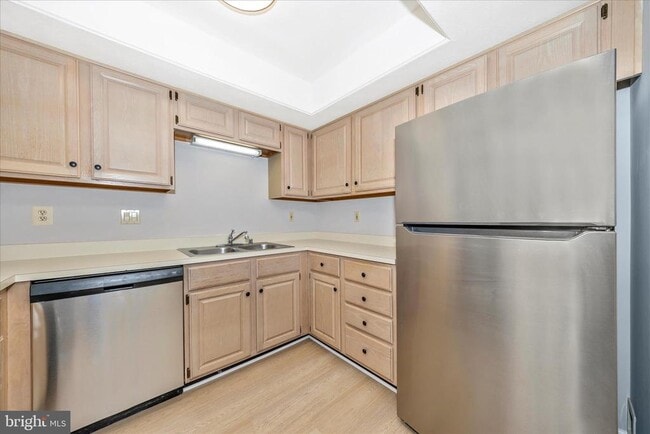 Building Photo - 6237 N Steamboat Way