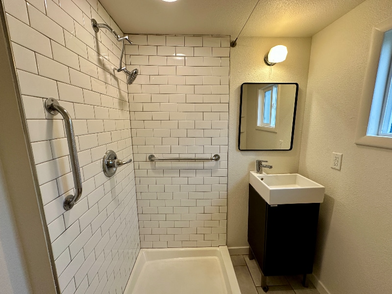 Building Photo - 3734 Roosevelt Ave