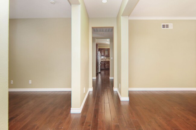 Building Photo - 1212 Lavendar Way