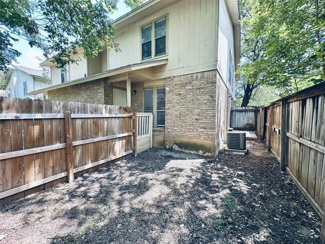 Building Photo - 1318 Southport Dr