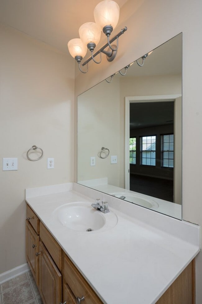 Building Photo - **5-BEDROOM HOME IN AMENITY-RICH MCKAY'S MILL NEIGHBORHOOD IN FRANKLIN/ WILLIAMSON COUNTY TN**