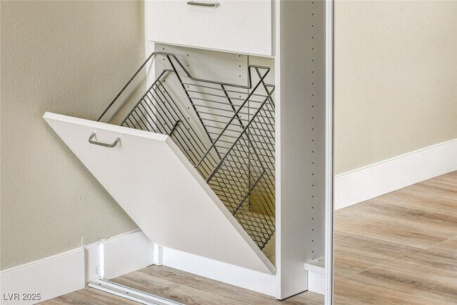 Building Photo - 8729 Red Brook Dr