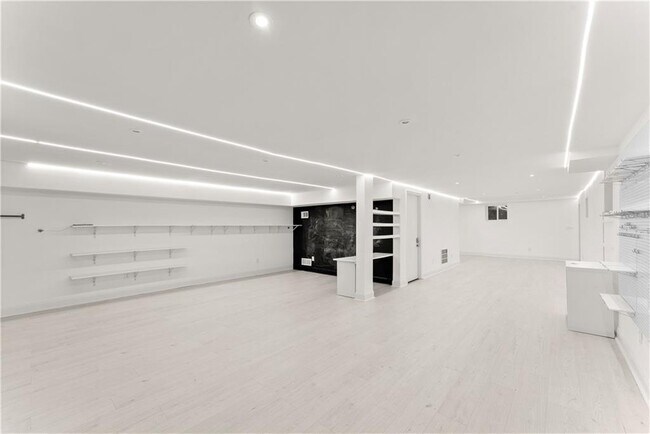 Building Photo - 1495 Spalding Dr