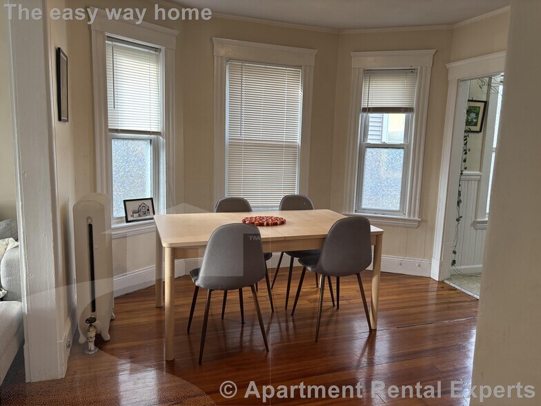 Building Photo - 9 Orrin St