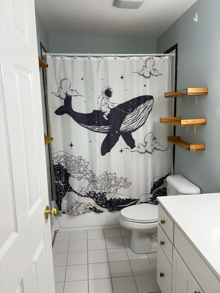 Bathroom B - 605 Spring St