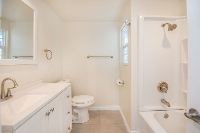 Building Photo - Completely Remodeld W/ Swimming Pool!