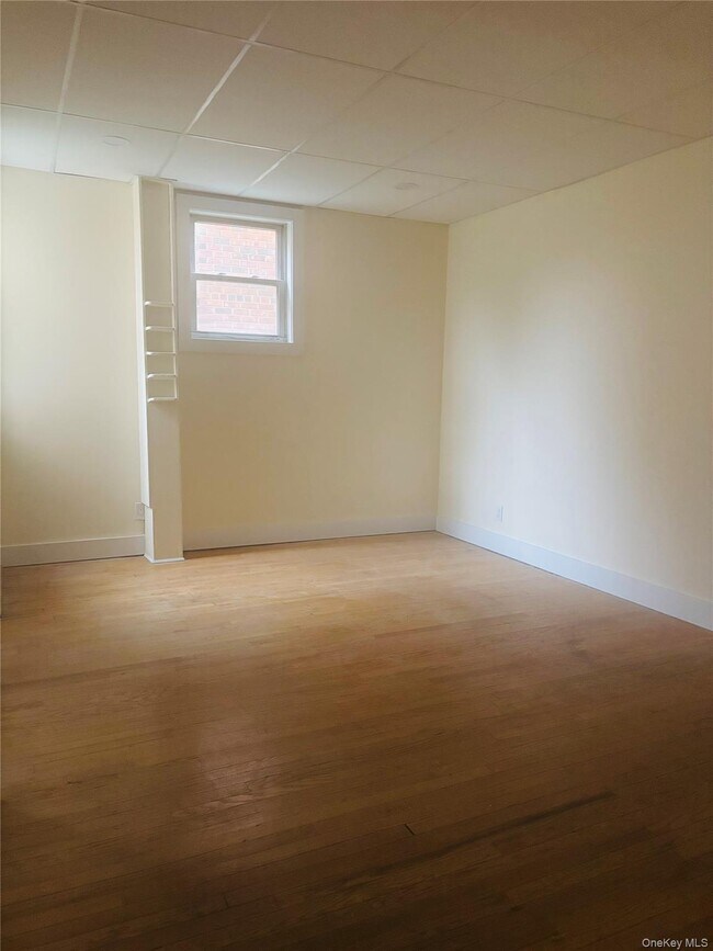 Building Photo - 165 Larkfield Rd
