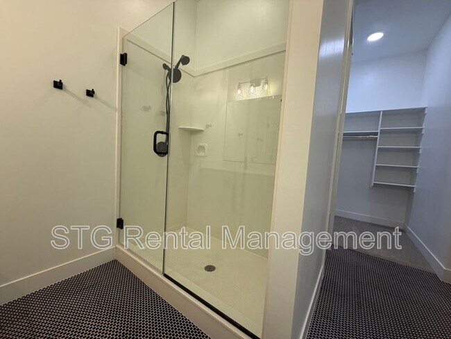 Building Photo - 2908 Church Oak Dr