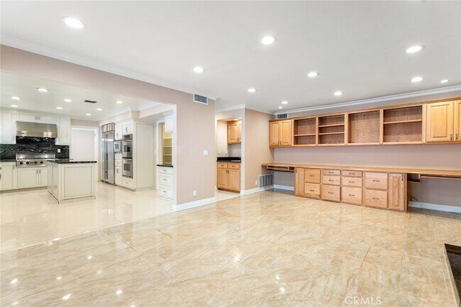 Building Photo - 27045 Esward Dr