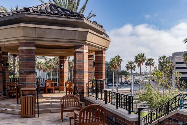 Building Photo - 500 W Harbor Dr
