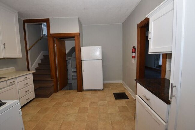 Building Photo - Near Downtown South Bend 3 bedroom home