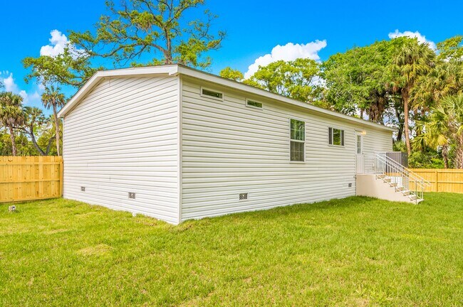 Building Photo - Experience exceptional living at its finest