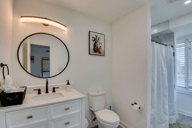 Building Photo - 110 Riverbend Dr