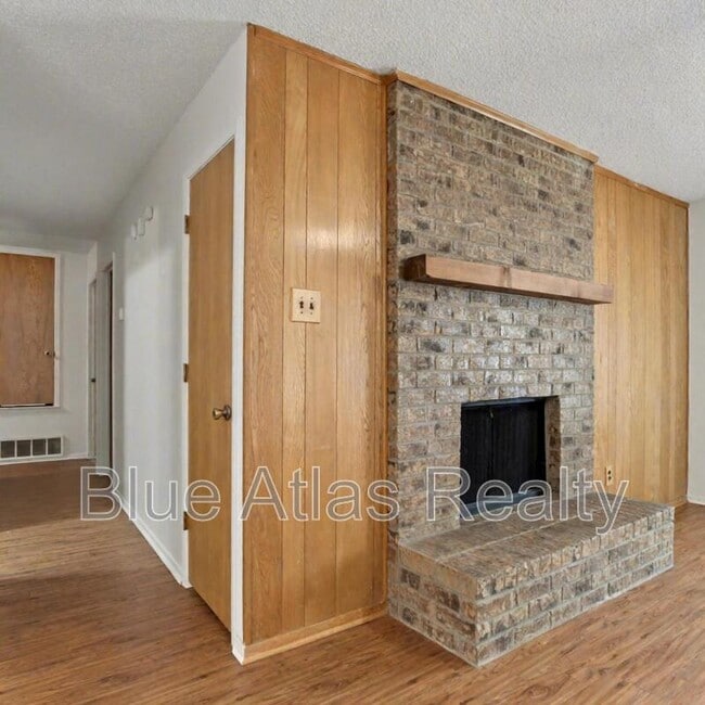 Building Photo - 7016 Lincoln Dr
