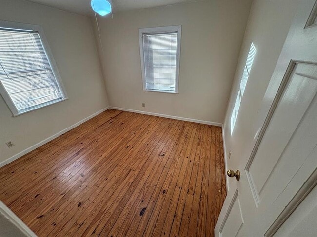 Building Photo - 2815 Crest Ave