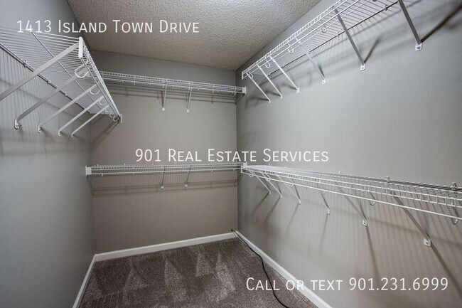 Building Photo - 1413 Island Town Dr