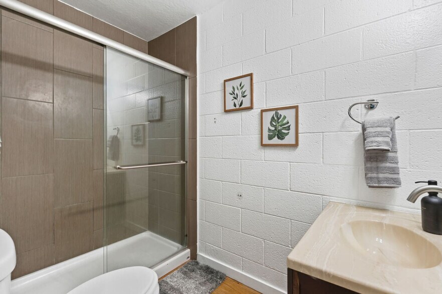 Building Photo - 109 E Broadway Rd