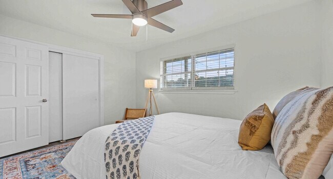 Building Photo - 209 Angelfish Ave.