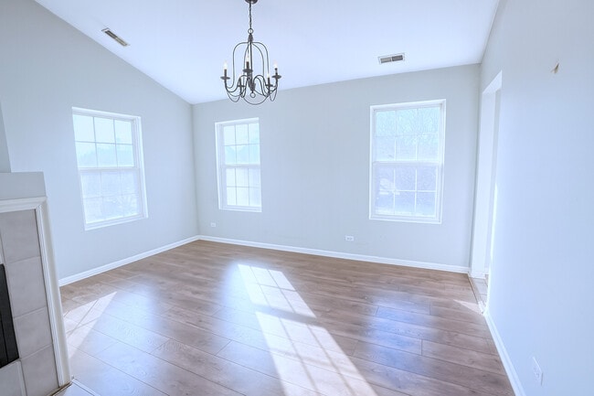 Building Photo - 2866 Stonewater Dr