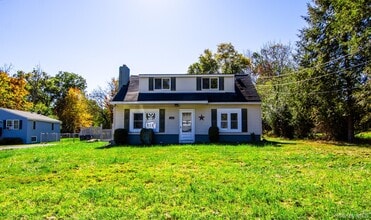 Building Photo - 13 Strack Rd