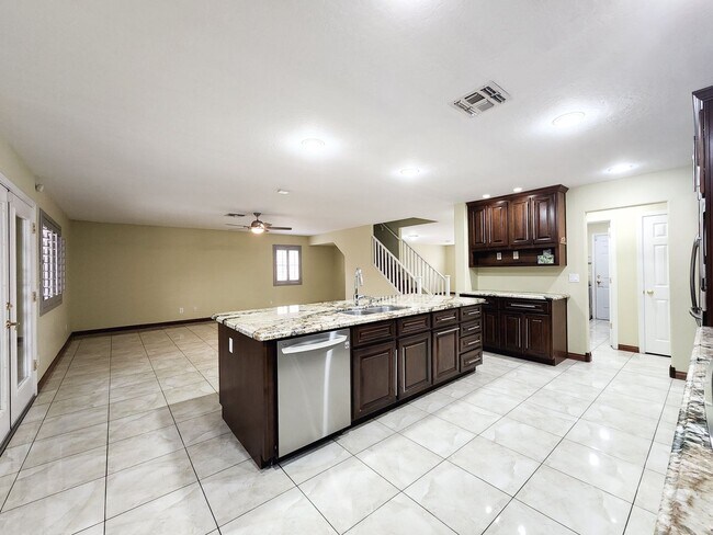 Building Photo - Marshall Ranch 5 bedroom!!  Available Now.