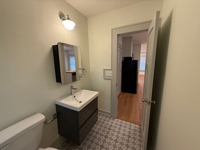 Building Photo - Updated 1 Bedroom for Rent!