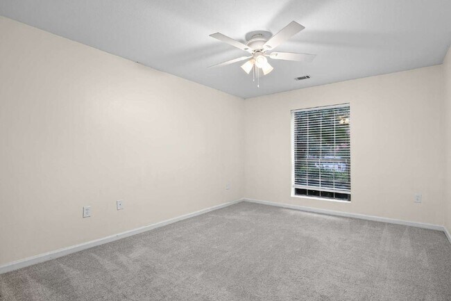 Building Photo - 3115 Pine Heights Dr NE