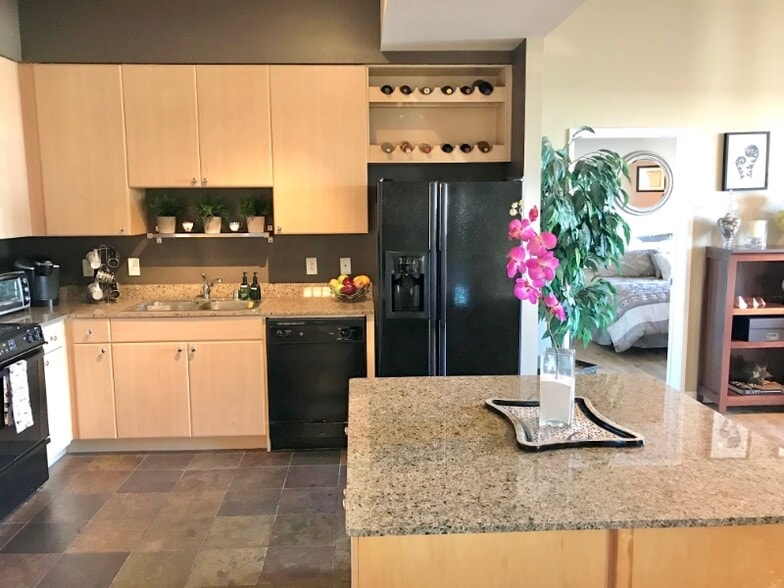 Building Photo - 388 E Ocean Blvd