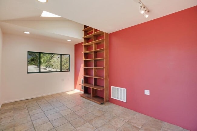 Building Photo - 112 Crestview Ln