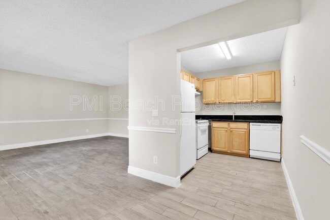 Building Photo - 414 Meadows Cir