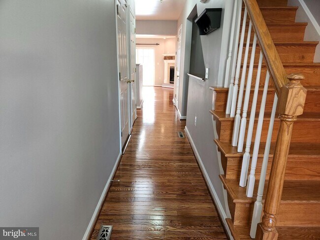 Building Photo - 125 Vernon Ct