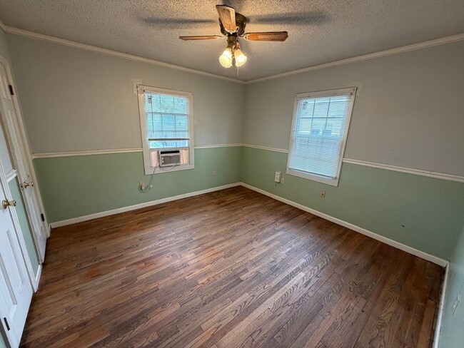 Building Photo - Centrally Located 2/1/1