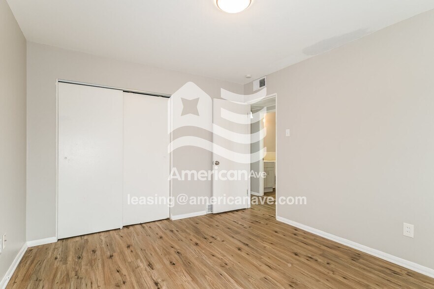 Building Photo - 690 Loyola Dr