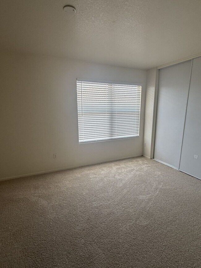 Building Photo - 2448 E Hazeltine Way