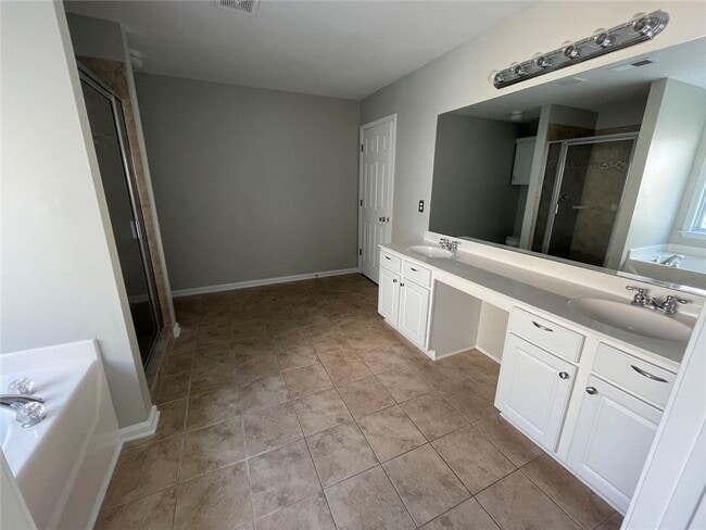 Building Photo - 807 Slope Creek Way