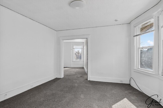 Building Photo - 74-74 Pilgrim St