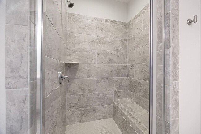 Building Photo - Stunning & Spacious Downtown Kennesaw Town...
