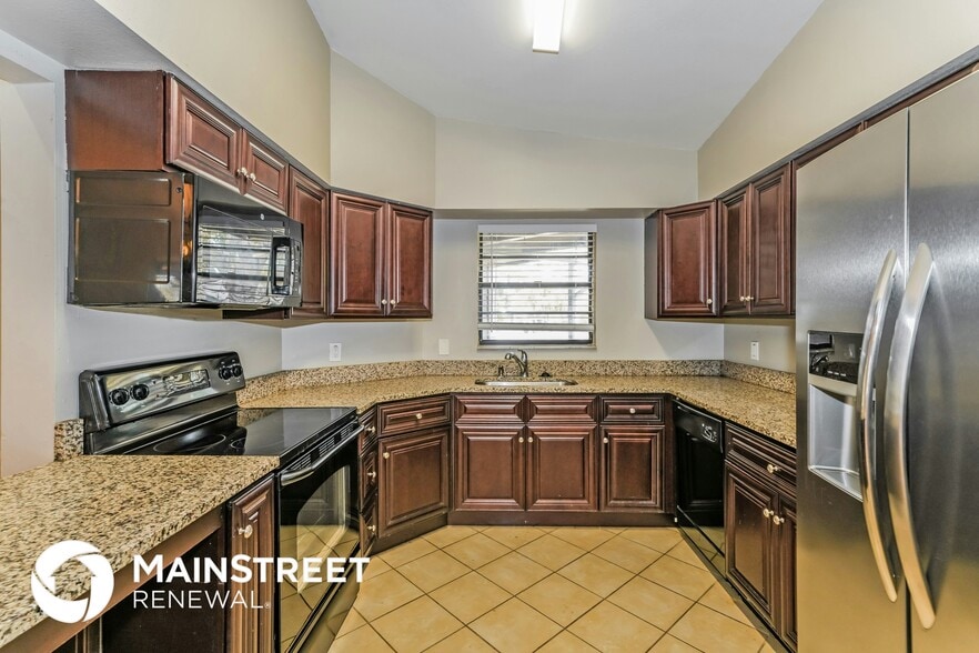 Building Photo - 1805 Lk Crst Ave