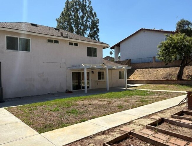 Building Photo - 514 Avenida Presidio