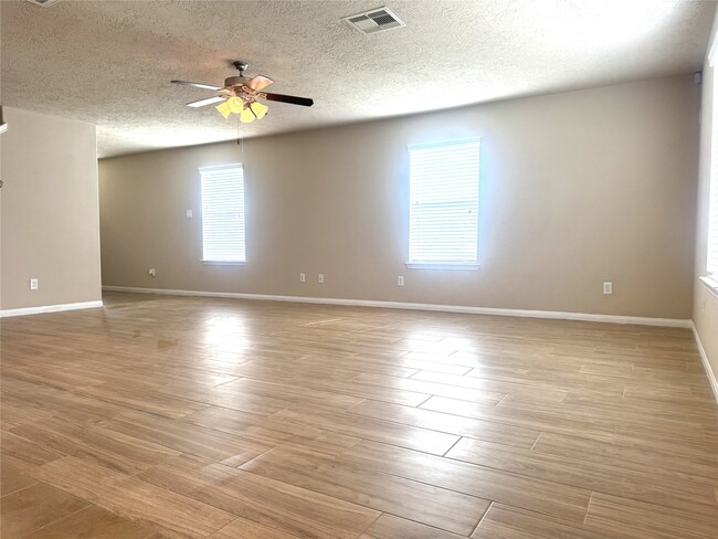 Building Photo - 2231 Tandy Park Way