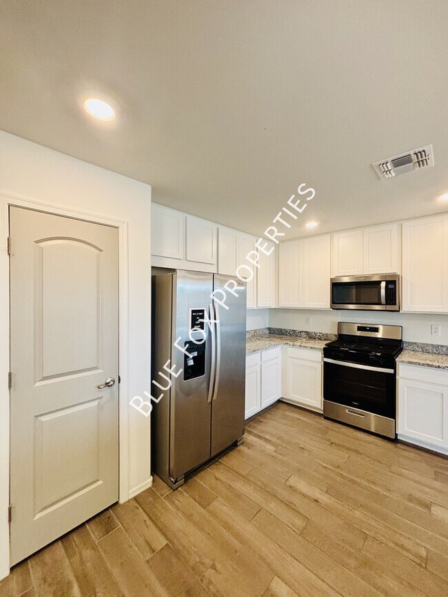 Building Photo - 6563 W Camino Pizarro
