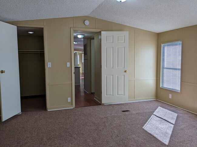 Building Photo - 903 Scott Dr