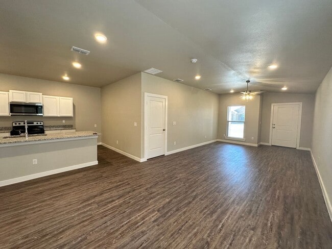 Building Photo - Stylish and Modern 3-Bedroom Duplex for Re...