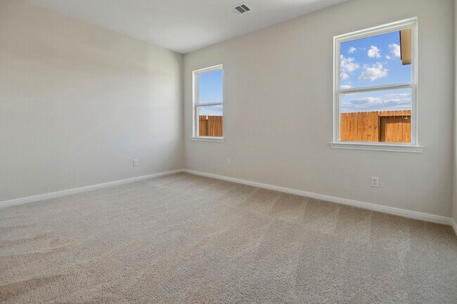 Building Photo - 15838 Berry Hl Dr