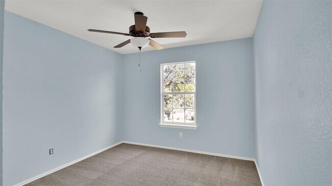 Building Photo - 1613 Country Squire Dr